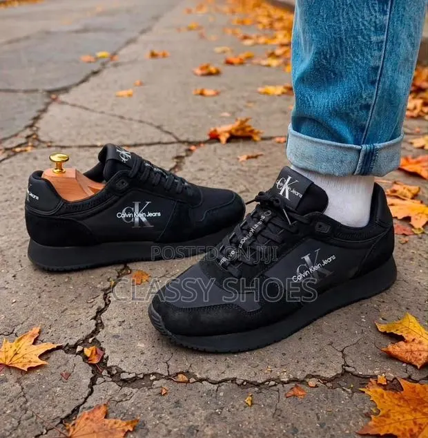 Calvin Clean All Black Edition · Photo 1