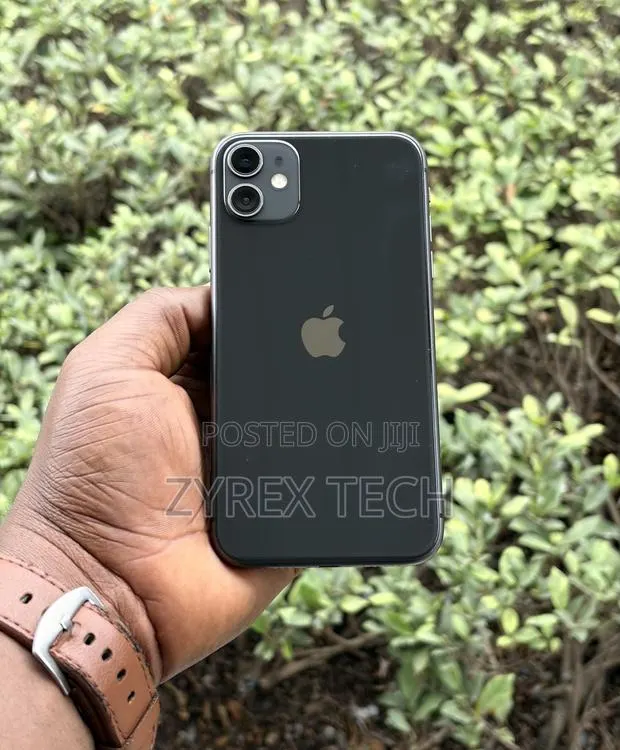 Apple iPhone 11 128 GB Black · Photo 1