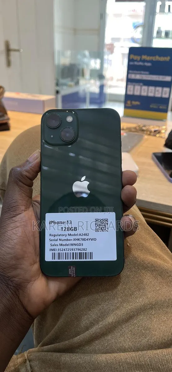 Apple iPhone 13 128 GB Green · Photo 1