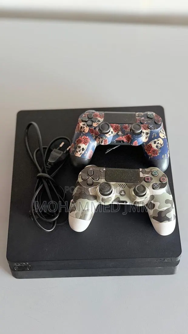Jailbroken PlayStation 4 Slim With Two Controllers · Photo 1