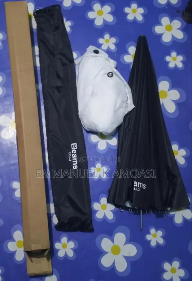 Sofbox Umbrella With Stand and Bracket · Photo 1