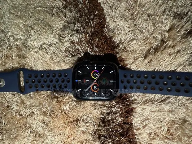 Apple Watch Series 8 · Photo 1
