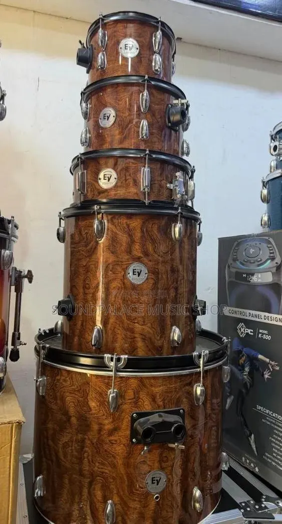 Ev (Electro-Voice) Acoustic 5-Piece Drumset · Photo 1