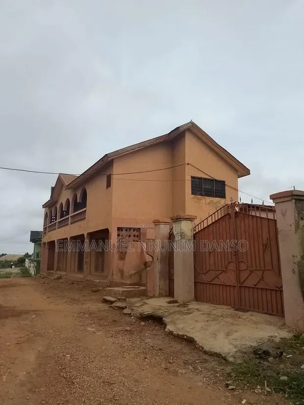 6bdrm House in Atwima Kwanwoma for sale · Photo 1