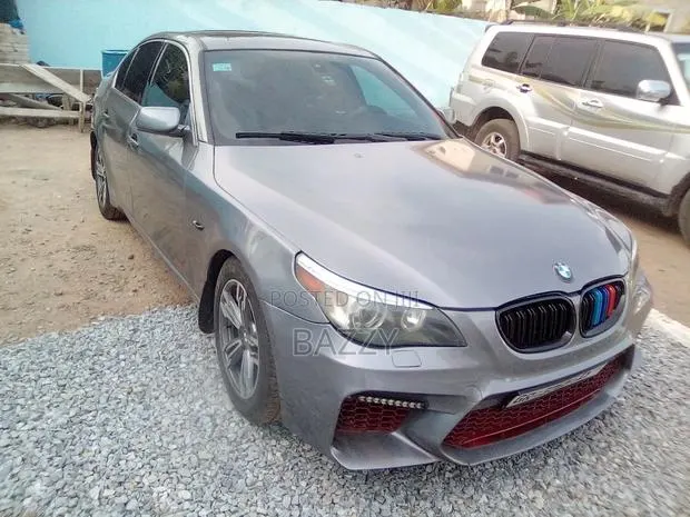 BMW 528i 2009 Gray · Photo 1