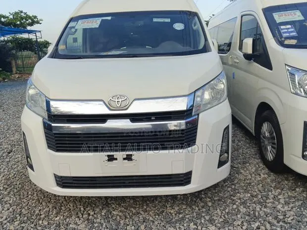 Toyota HiAce 2021 White · Photo 1