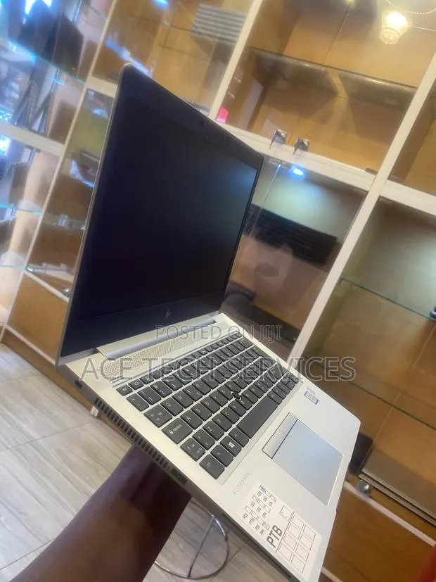 Laptop HP EliteBook 830 G5 8GB Intel Core i5 SSD 256GB · Photo 1
