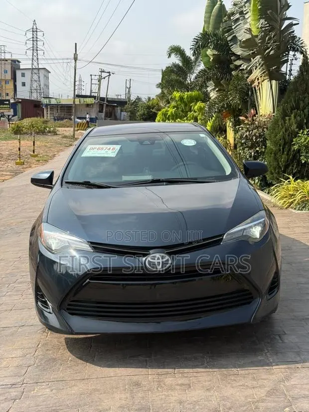 Toyota Corolla LE 4dr Sedan (1.8L 4cyl CVT) 2017 Black · Photo 1