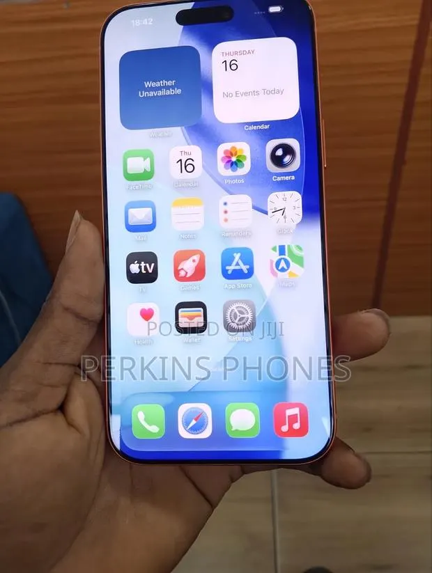 Apple iPhone 16 Pro 256 GB Gray · Photo 1