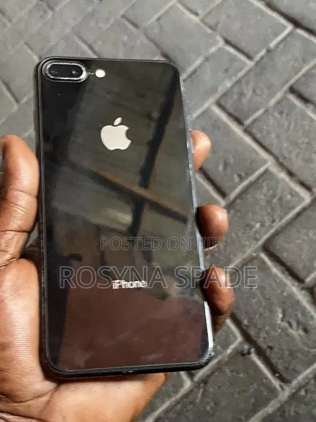 Apple iPhone 8 Plus 64 GB Black · Photo 1