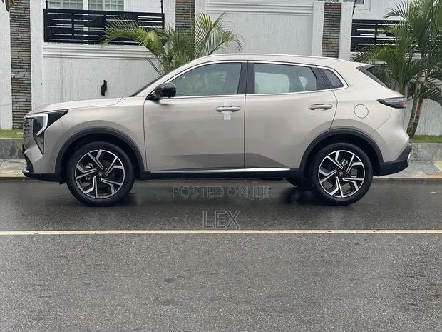 New Changan CS55 Plus 1.5 Petrol FWD 2025 Gold · Photo 1