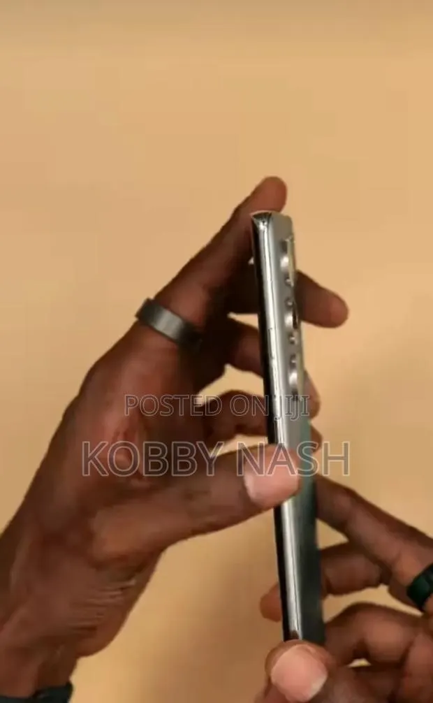 Tecno Camon 40 256 GB Blue · Photo 1