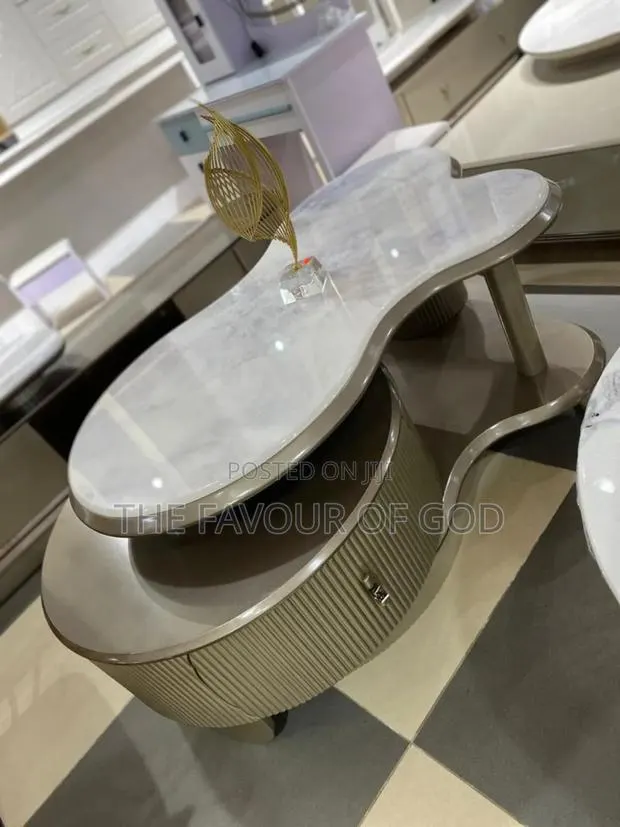 A Solid Marble Center Table · Photo 1