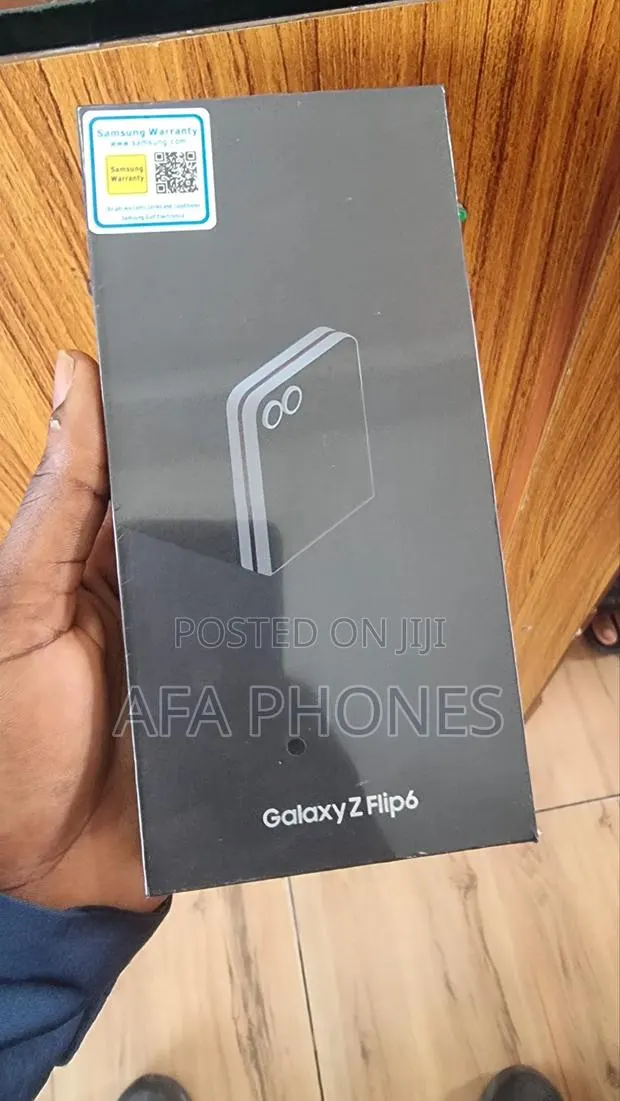 New Samsung Galaxy Z Flip6 256 GB Black · Photo 1