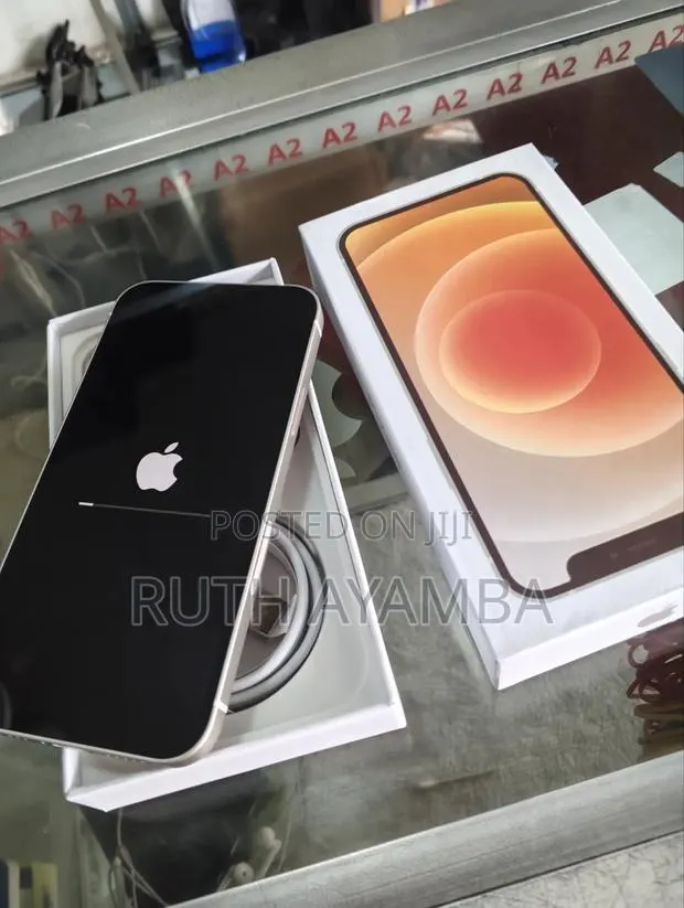 New Apple iPhone 12 128 GB White · Photo 1