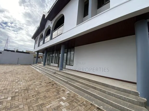 Spacious Huge Shop for Rent East Legon · Photo 1