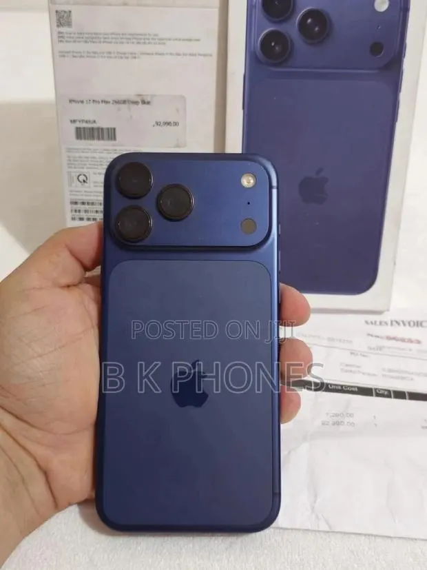 Apple iPhone 17 Pro Max 256 GB Blue · Photo 1