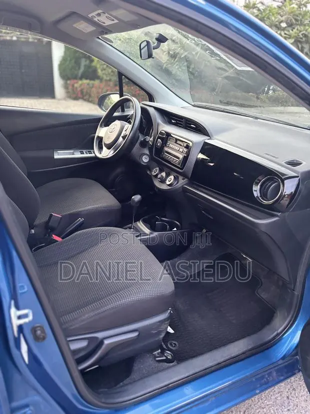 Toyota Vitz 1.3 AWD 3dr 2015 Blue · Photo 1