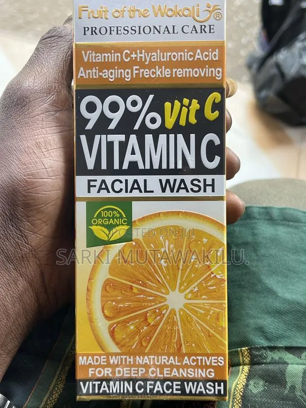 Vitamin C Facial Wash · Photo 1
