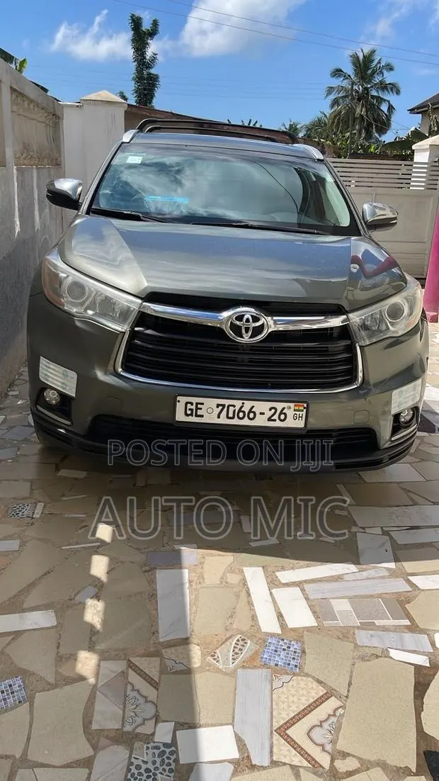 Toyota Highlander SE 4x4 V6 (3.5L 6cyl 8A) 2017 Gray · Photo 1
