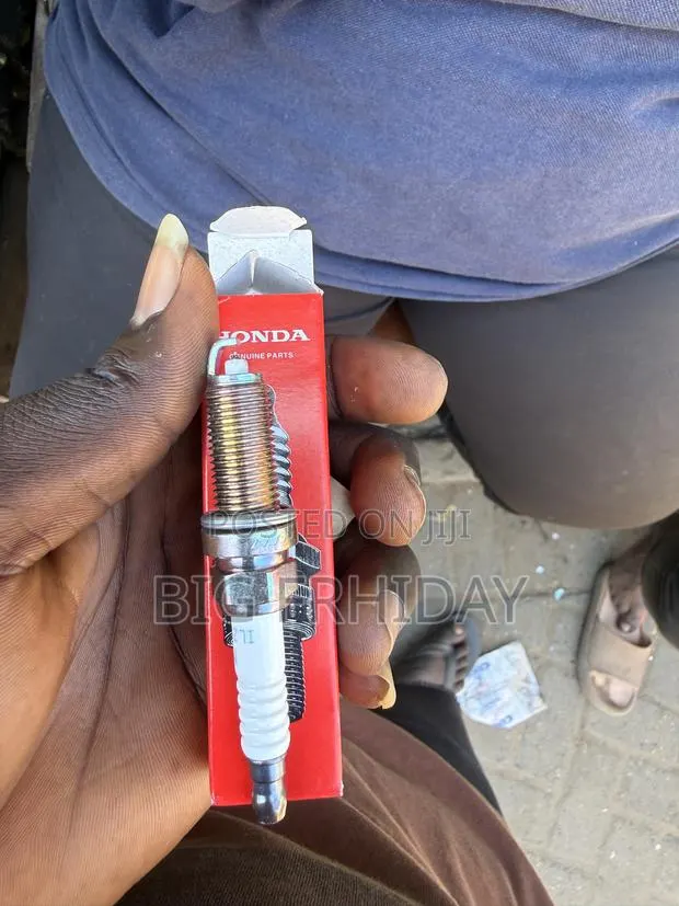 Honda CRV HRV Civic Accord Pilot Acura Original Spark Plugs · Photo 1