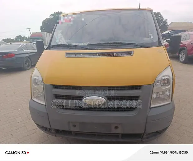 Ford Transit 2010 Yellow · Photo 1