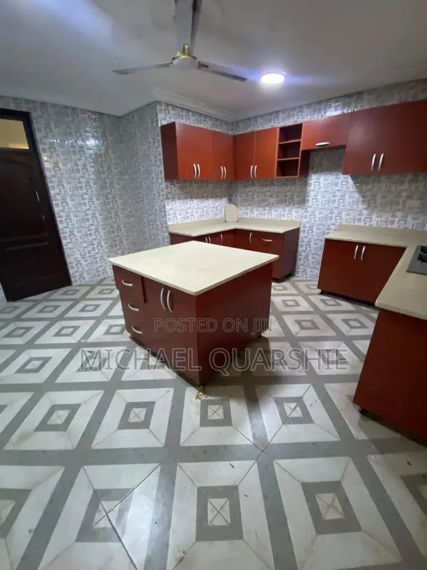 3bdrm House in Ablekuma Cp, CP for rent · Photo 1