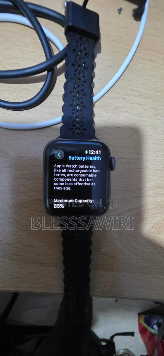 Apple Watch 5 Series GPS Original From Usa 40mm 85% Battery Health · Photo 1