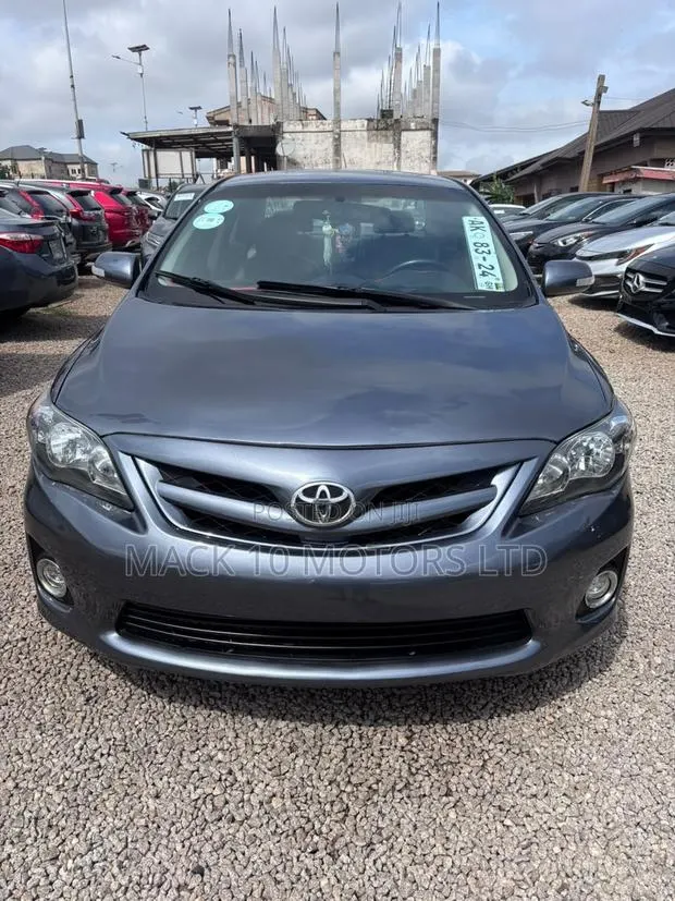 Toyota Corolla L 4dr Sedan (1.8L 4cyl 5M) 2013 Gray