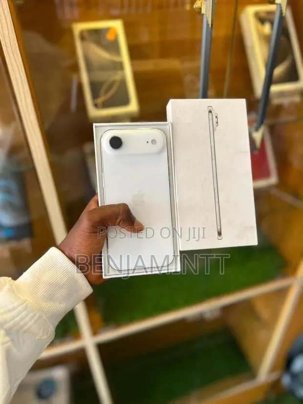 New Apple iPhone 17 256 GB · Photo 1