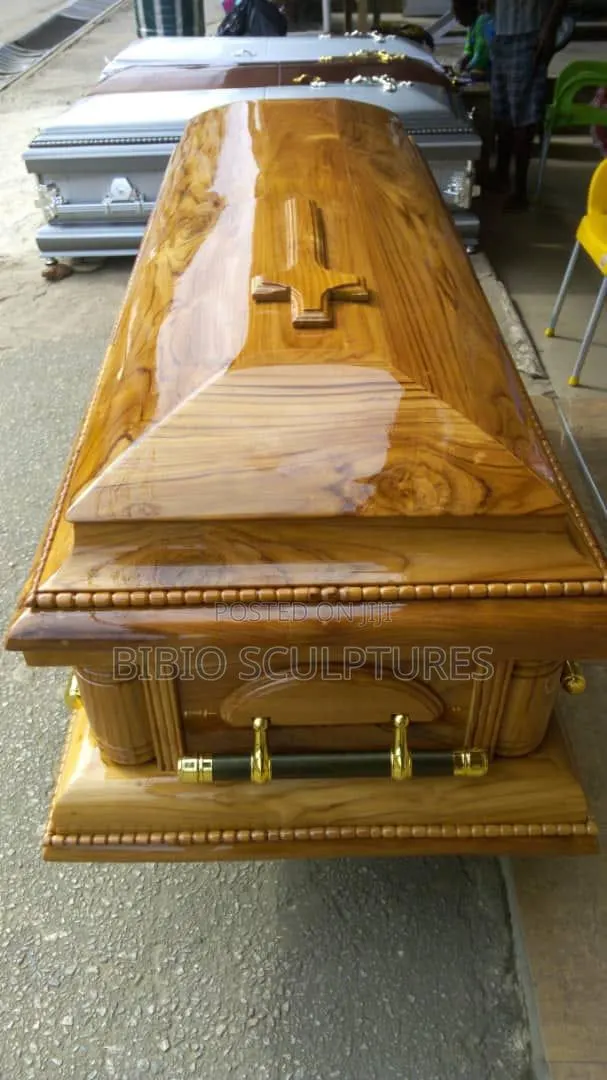 High-Gloss Wood-Finish Casket With Cross · Photo 1
