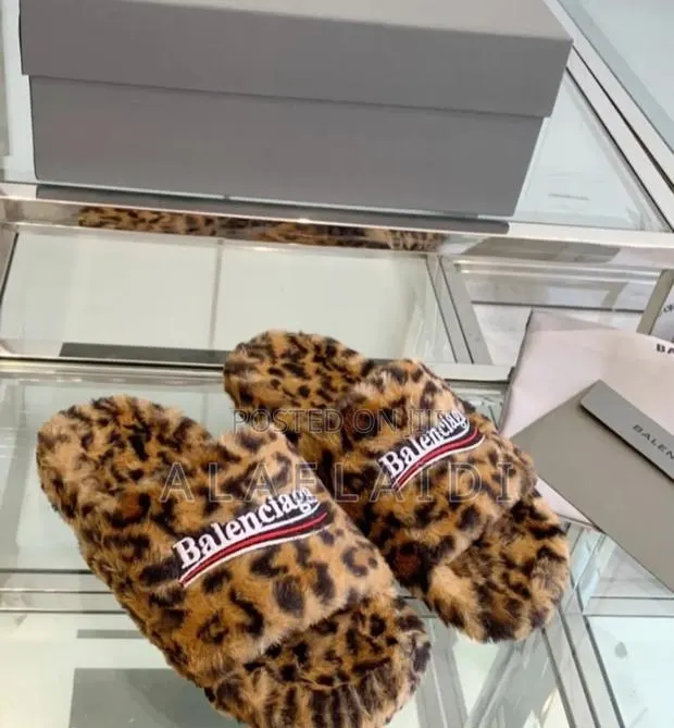 Fur Balenciaga Slides · Photo 1