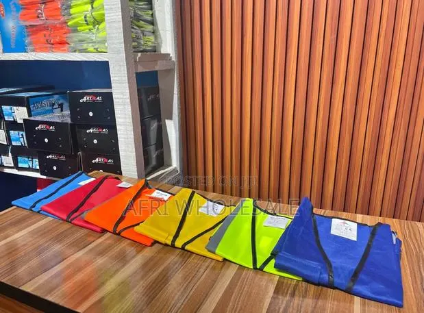 Reflective Safety Vest Jacket · Photo 1