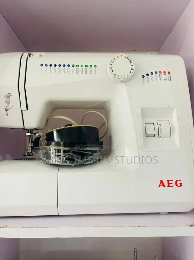 Electric Sewing Machine · Photo 1