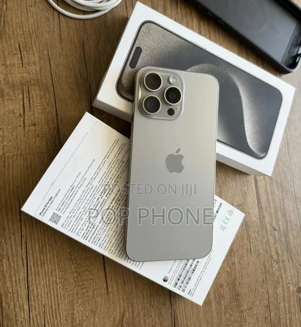 Apple iPhone 15 Pro Max 256 GB Silver · Photo 1