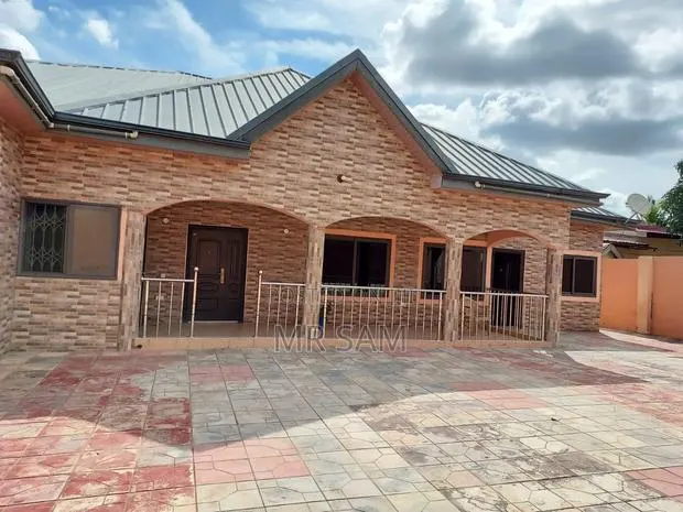 5bdrm House in Ablekuma Odumase, Ga South Municipal for sale · Photo 1