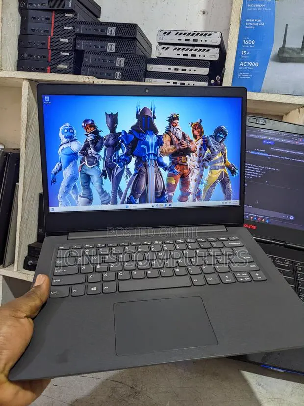 Laptop Lenovo V14 G4 IRU 4GB AMD SSD 128GB · Photo 1