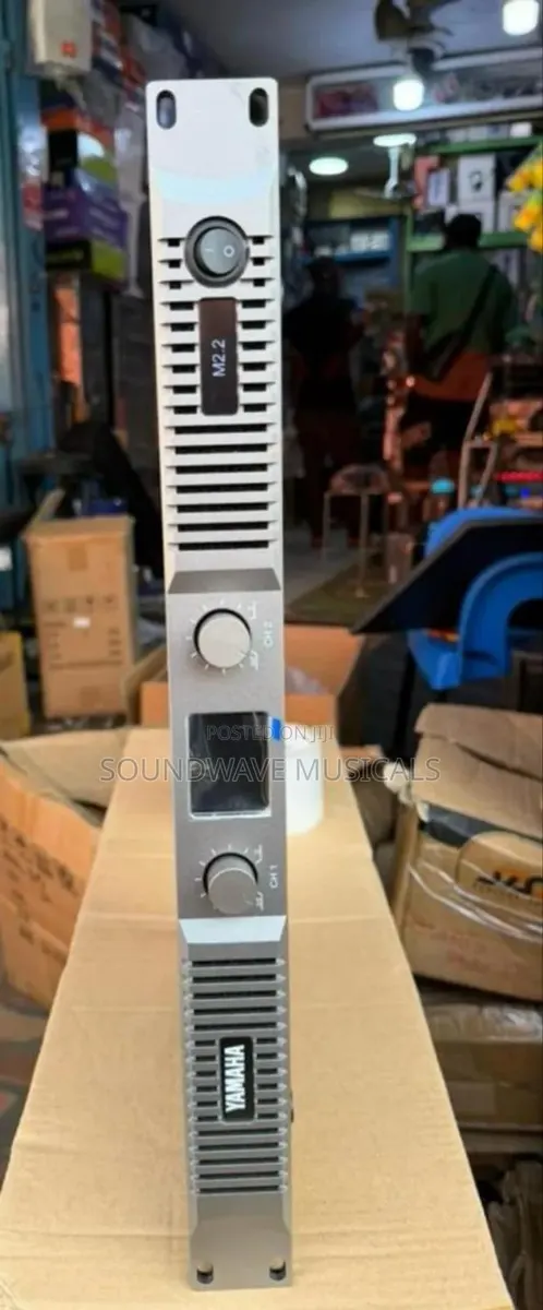 Yamaha M2 2 Mid Amplifier · Photo 1