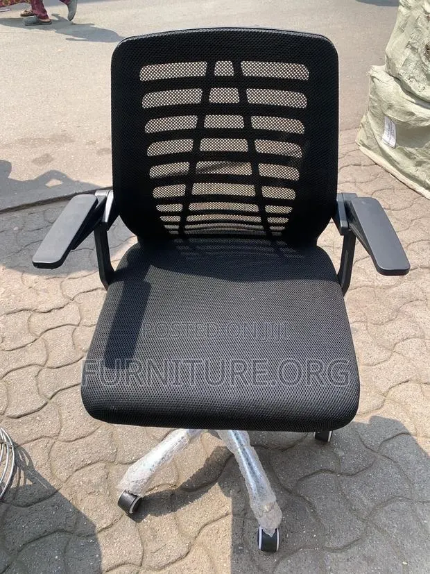Swivel Mesh Chair · Photo 1