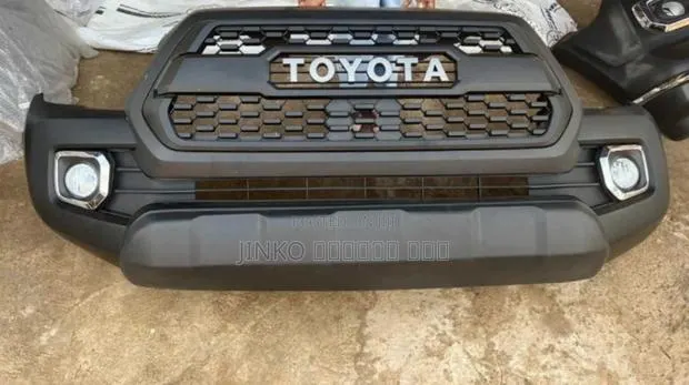 Toyota Tacoma 2017-2022 Front Bumper Complete · Photo 1
