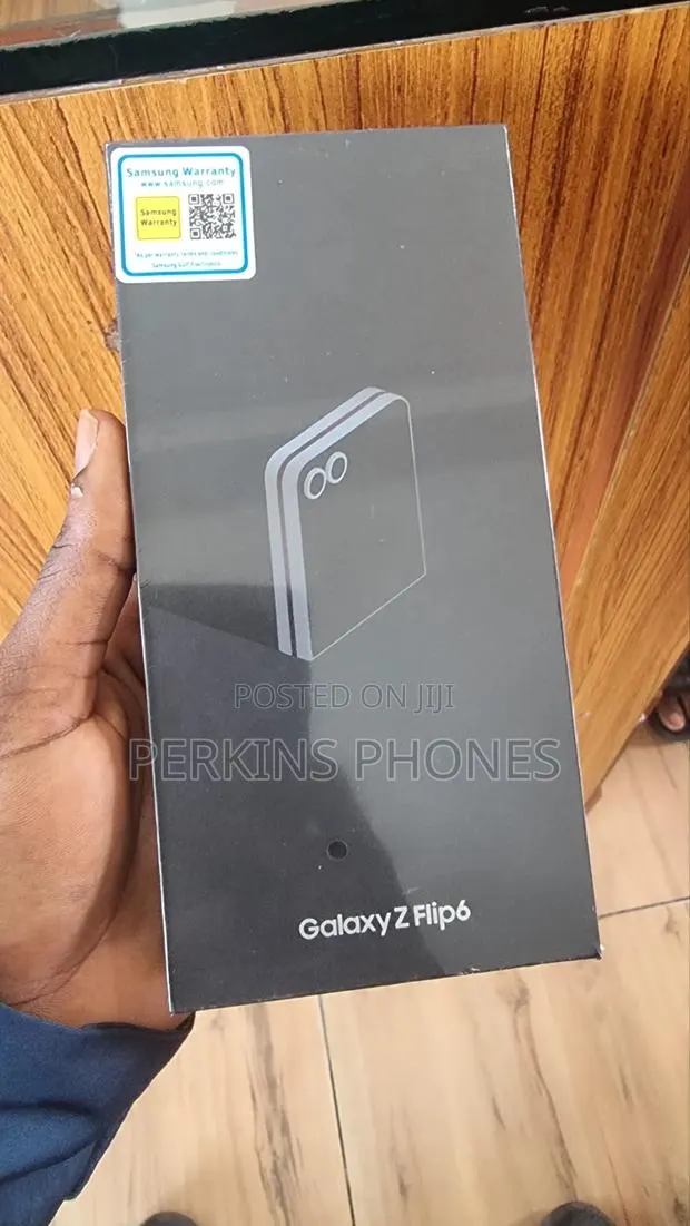 New Samsung Galaxy Z Flip6 256 GB Black · Photo 1