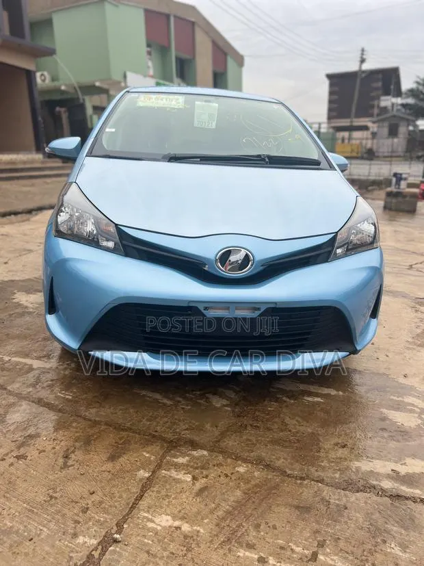 Toyota Vitz 1.3 FWD 5dr 2015 Blue · Photo 1