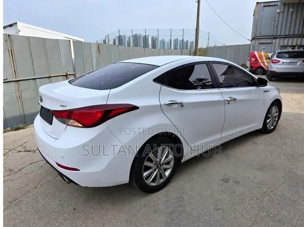 Hyundai Elantra 2014 White · Photo 1