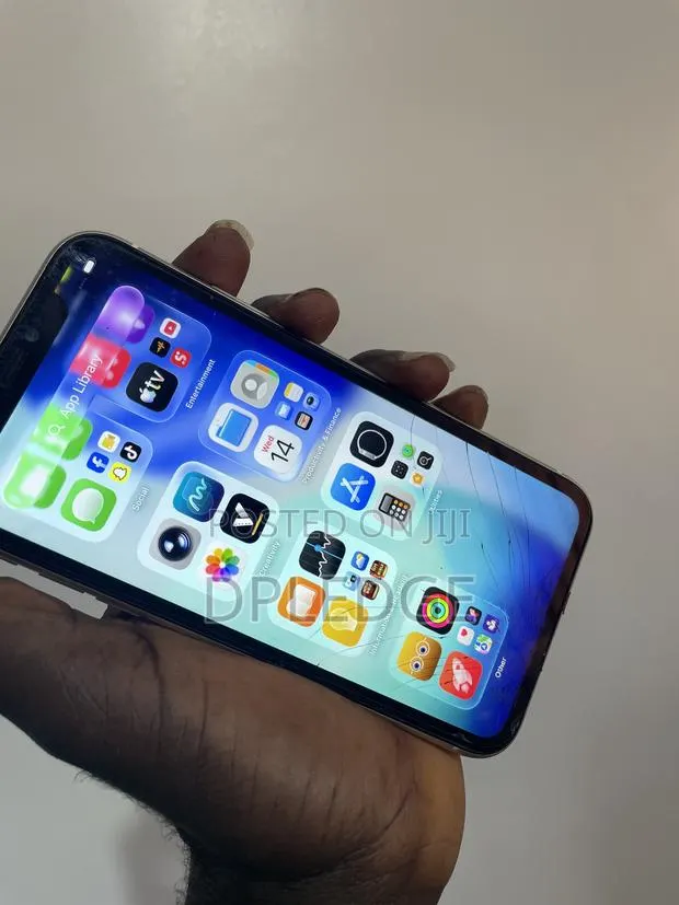 Apple iPhone 11 128 GB White · Photo 1