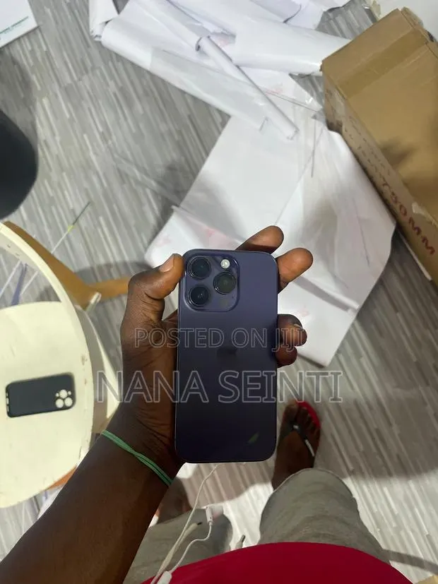 Apple iPhone 14 Pro 256 GB Purple · Photo 1