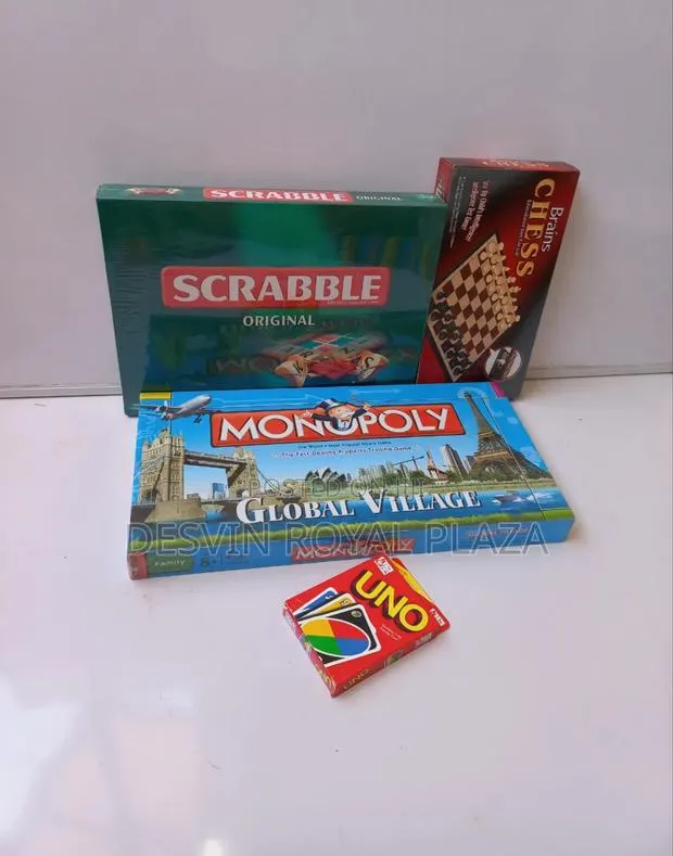 Scrabble + Uno Original + Chess + Monopoly · Photo 1
