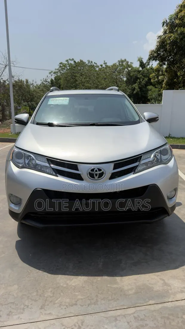 Toyota RAV4 Limited 4dr SUV AWD (2.5L 4cyl 6A) 2015 Silver · Photo 1