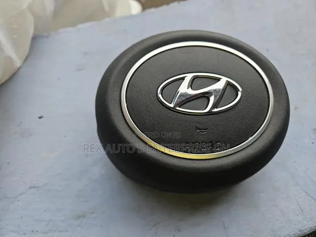 Elantra 2021,2022,2023/ Airbag Cover · Photo 1