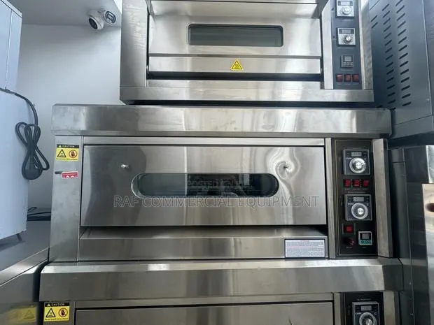 Single Deck 3 Tray Gas Pizza Oven · Photo 1