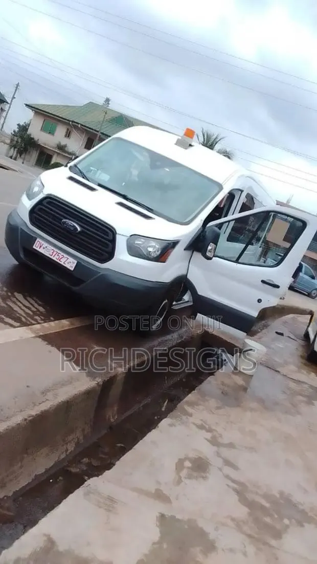 Ford Transit 2016 White · Photo 1